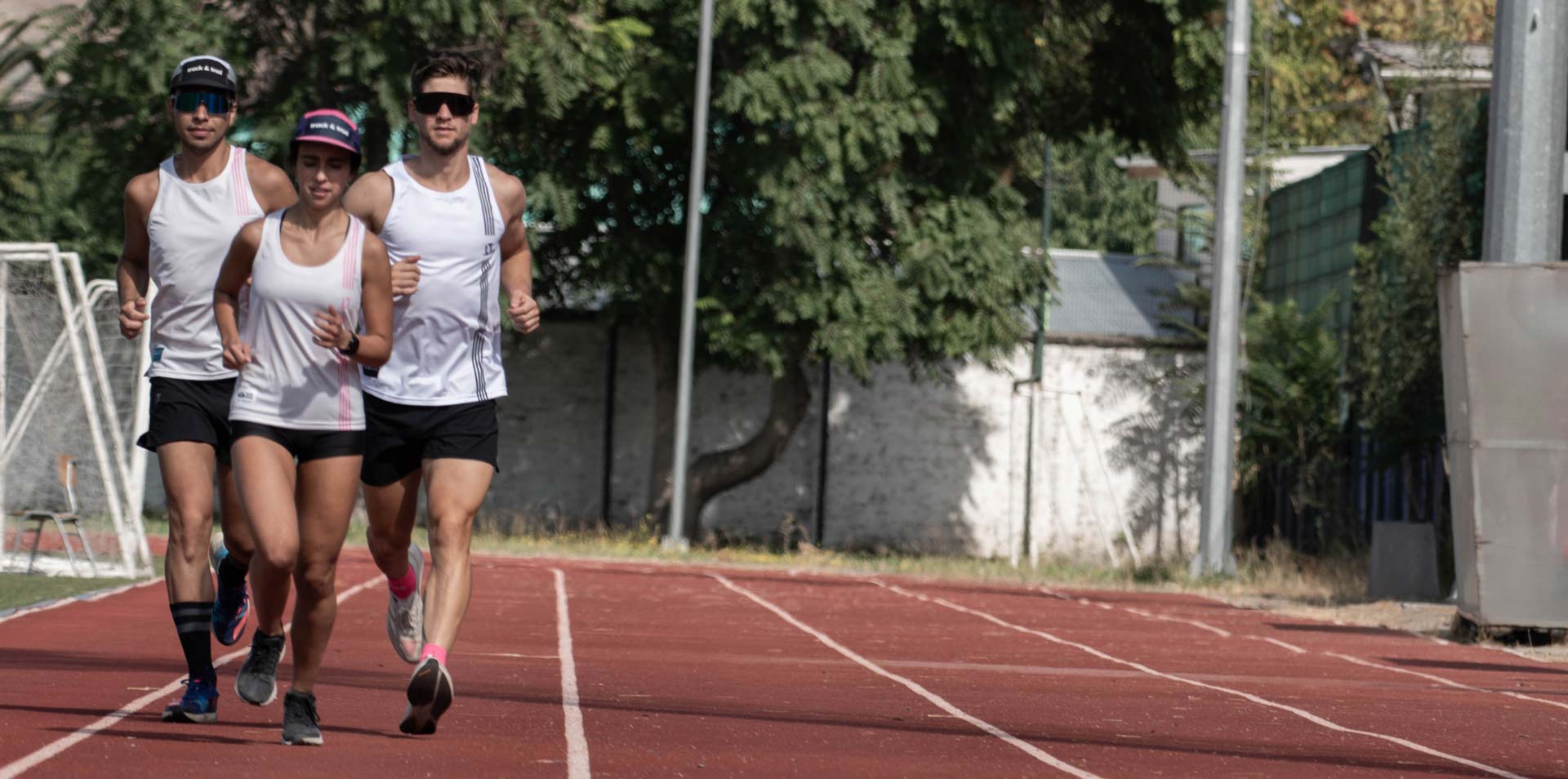 banner-categoria-mujer-time-to-track-interior-01-track-and-trail