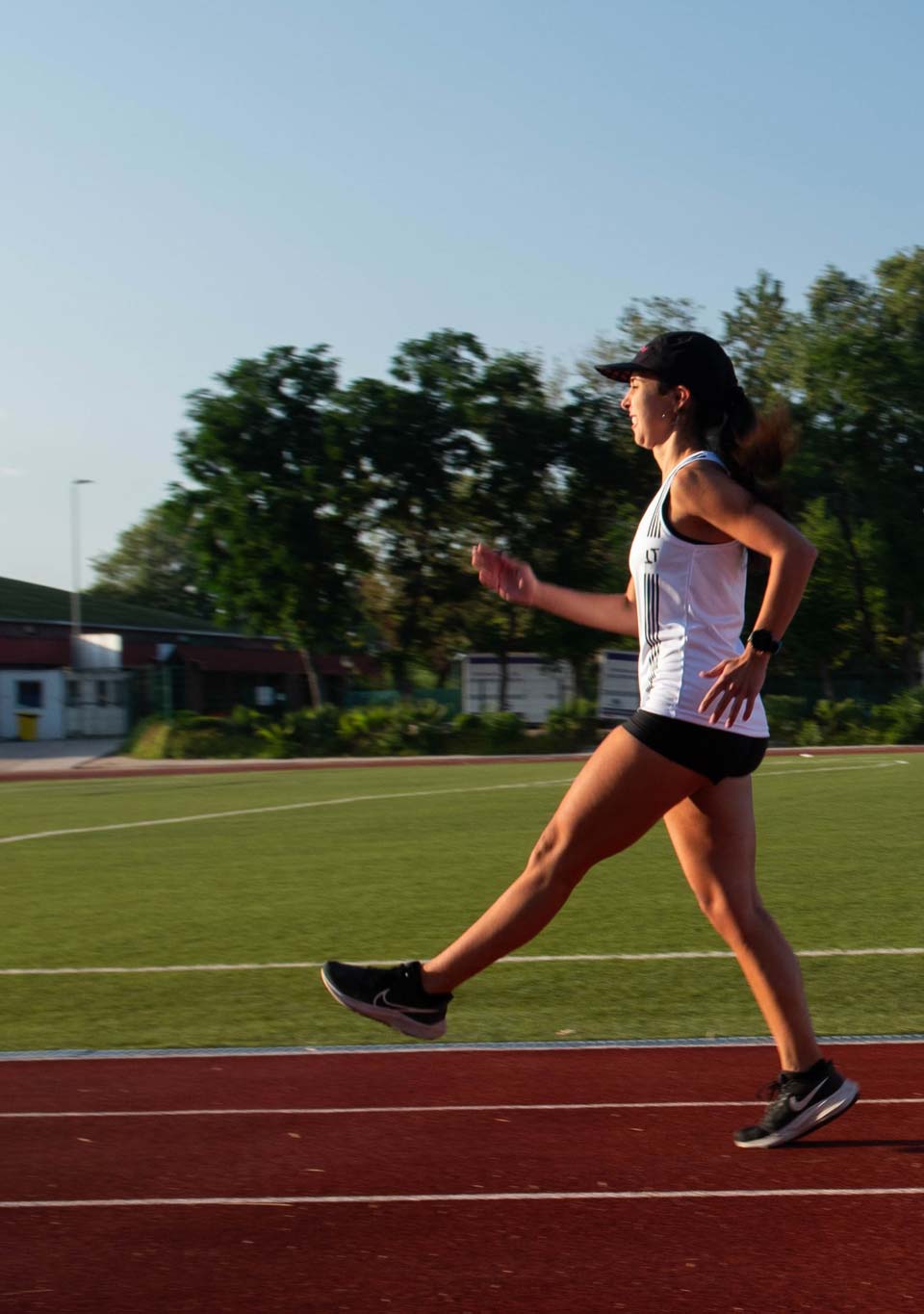 banner-categoria-mujer-time-to-track-interior-03-track-and-trail